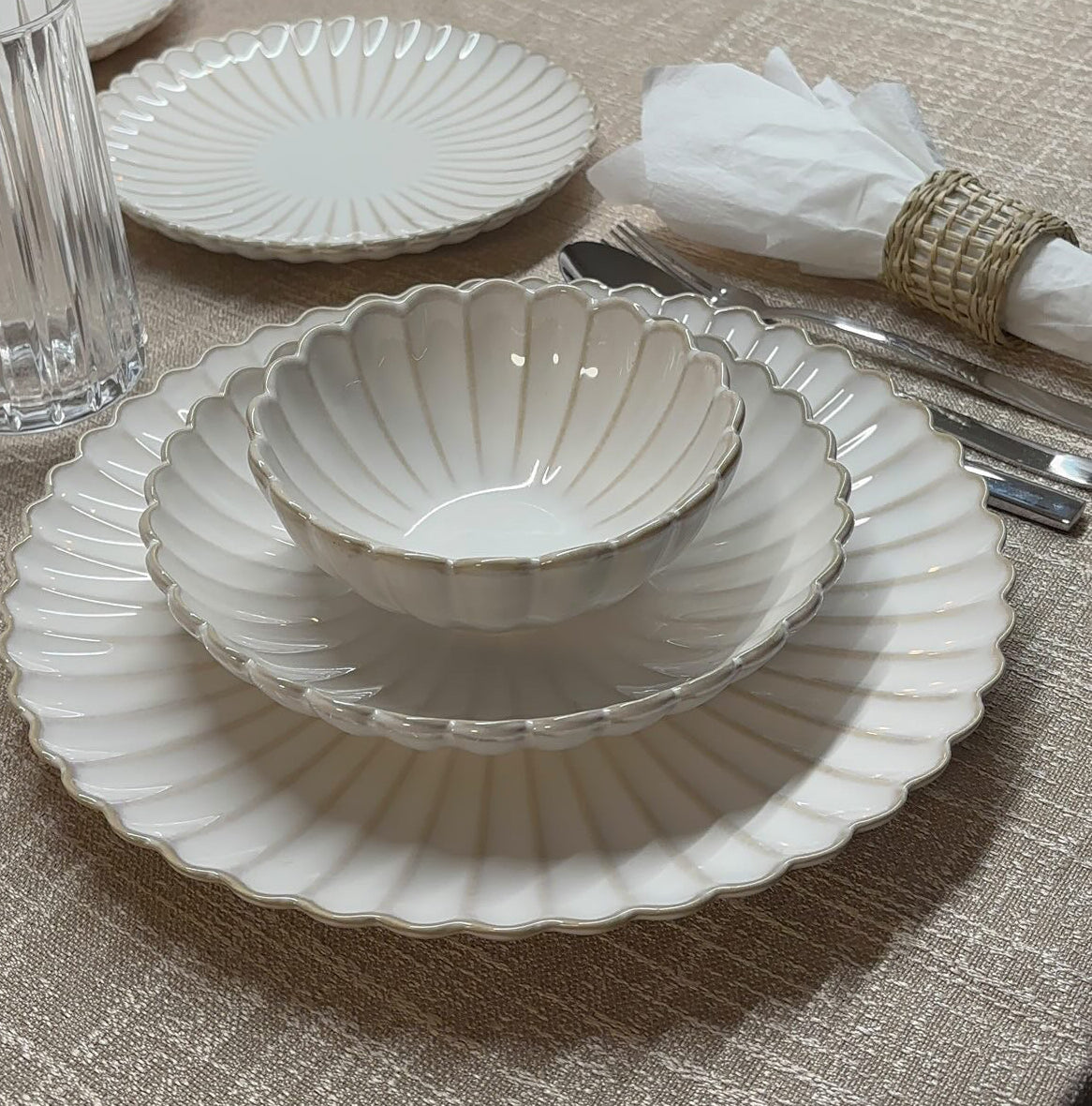 Bloomy Geschirrset| 26-Teilig Weiß/Taupe Selhome