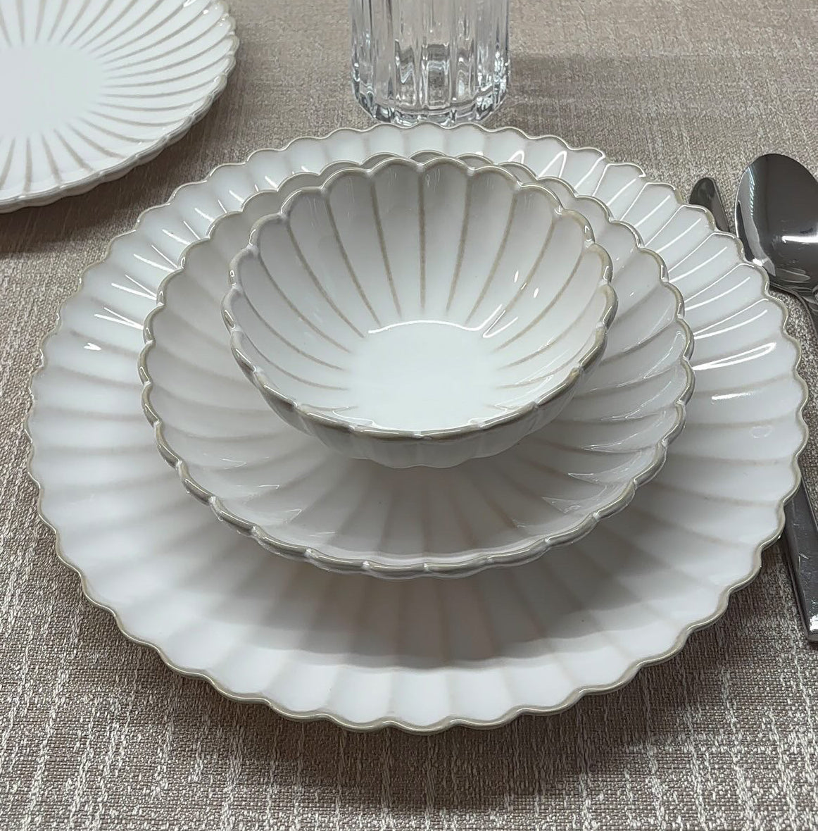 Bloomy Geschirrset| 26-Teilig Weiß/Taupe Selhome