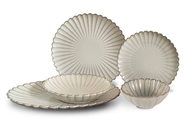 Luxuriöses Geschirrset inspiriert von der Eleganz von Paris, ideal für exquisite Tischdekoration