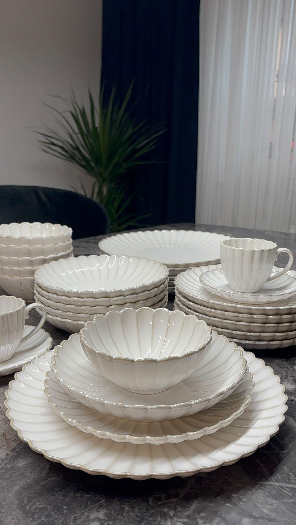 BLOOMY GESCHIRRSET| 26-TEILIG WEISS/TAUPE